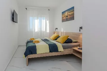 2-Bedroom Apartment in Vir for 4 Guests
