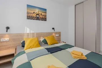 2-Bedroom Apartment in Vir for 4 Guests