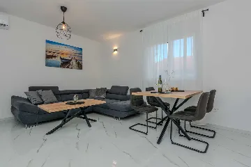 2-Bedroom Apartment for 4 in Vir