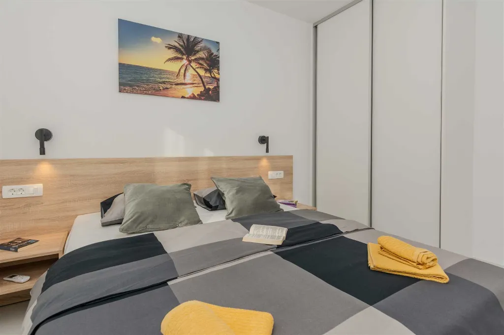 2-Bedroom Apartment for 4 in Vir