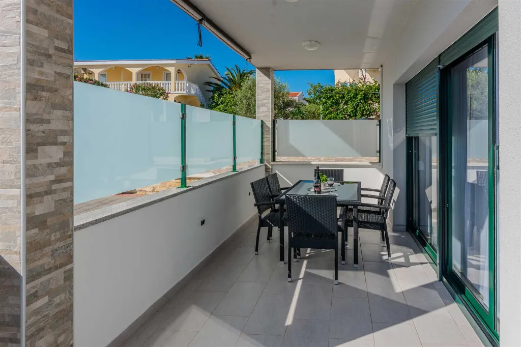 Ground-Floor Apartment in Vir for 2-4 Guests
