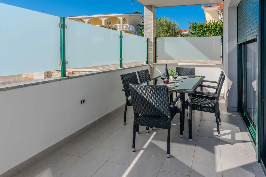 Ground-Floor Apartment in Vir for 2-4 Guests
