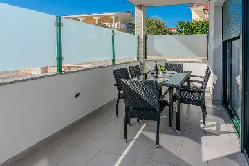 Ground-Floor Apartment in Vir for 2-4 Guests