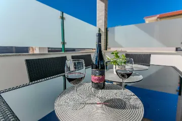 Ground-Floor Apartment in Vir for 2-4 Guests