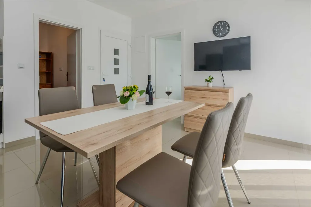 Ground-Floor Apartment in Vir for 2-4 Guests