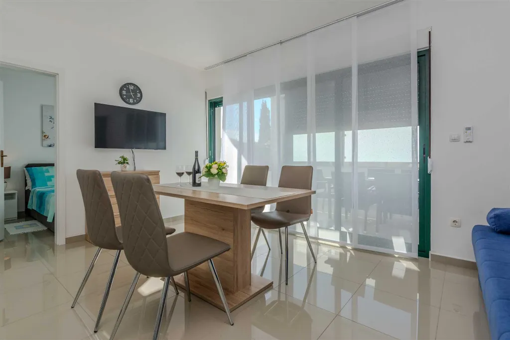 Ground-Floor Apartment in Vir for 2-4 Guests
