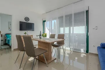 Ground-Floor Apartment in Vir for 2-4 Guests