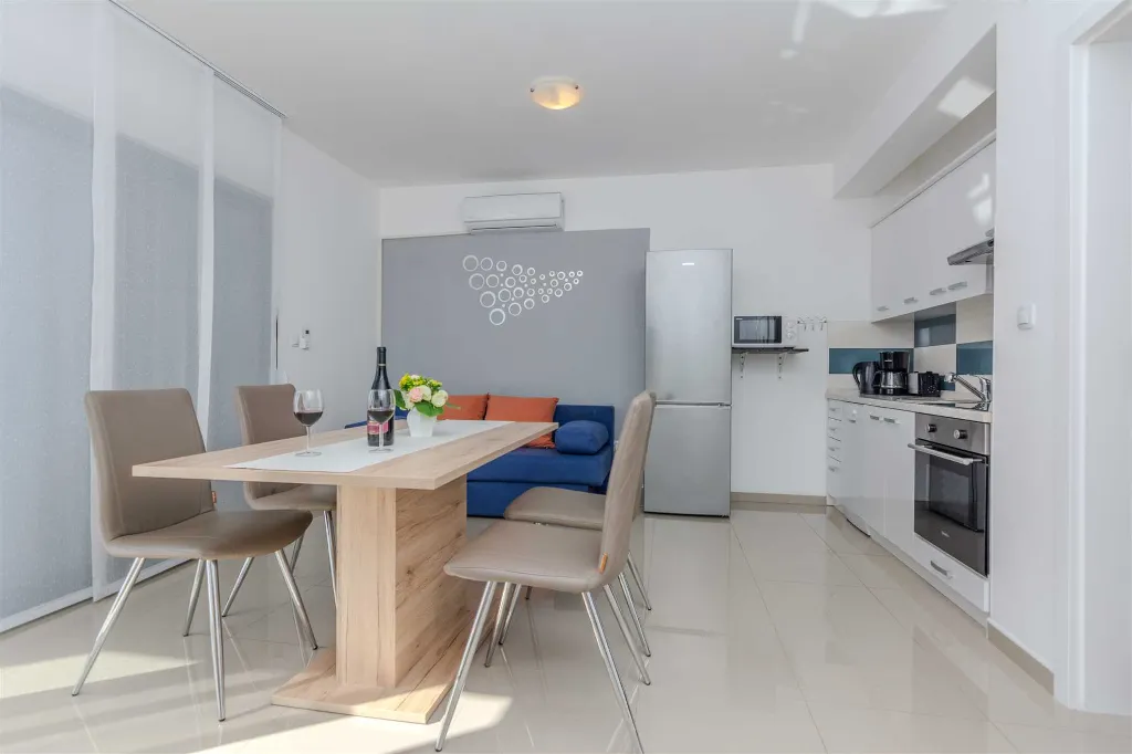 Ground-Floor Apartment in Vir for 2-4 Guests