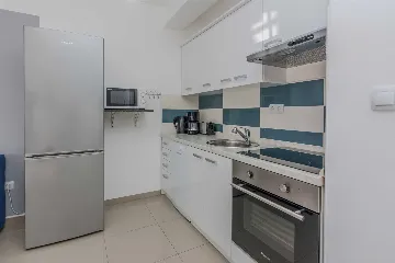 Ground-Floor Apartment in Vir for 2-4 Guests