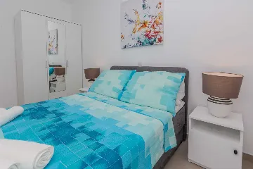 Ground-Floor Apartment in Vir for 2-4 Guests