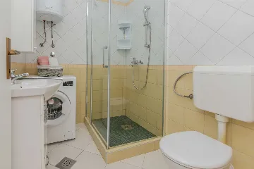 Ground-Floor Apartment in Vir for 2-4 Guests