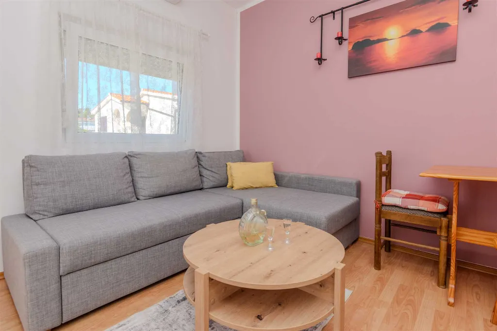 Apartment in Vir with Partial Sea View for 4