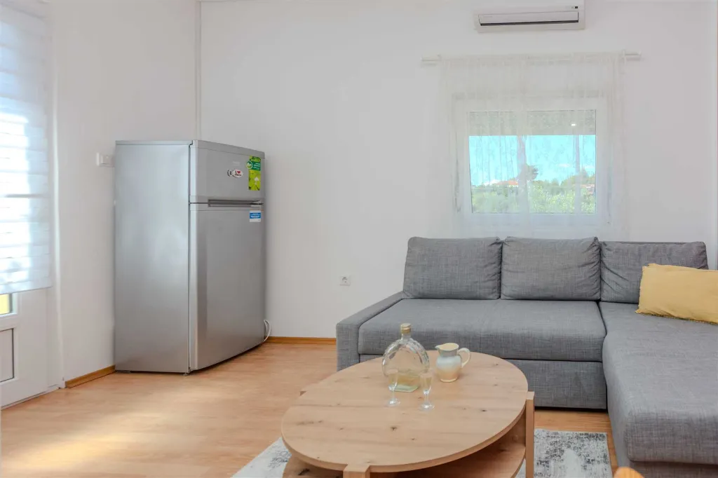 Apartment in Vir with Partial Sea View for 4