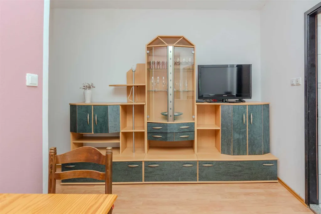 Apartment in Vir with Partial Sea View for 4