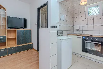 Apartment in Vir with Partial Sea View for 4