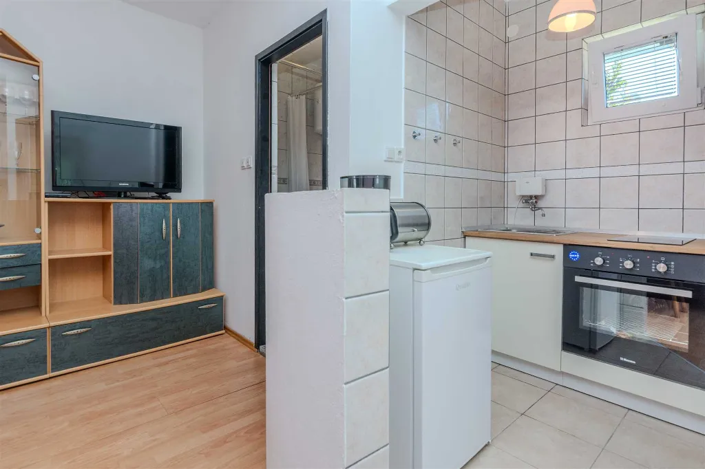 Apartment in Vir with Partial Sea View for 4