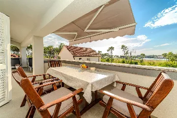 Privlaka Apartment with Sea View Balcony for 4