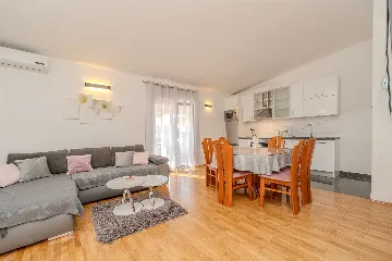 Privlaka Apartment with Sea View Balcony for 4