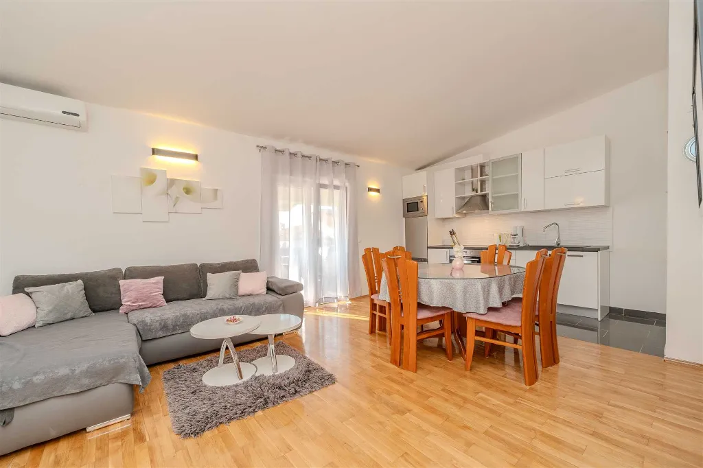 Privlaka Apartment with Sea View Balcony for 4