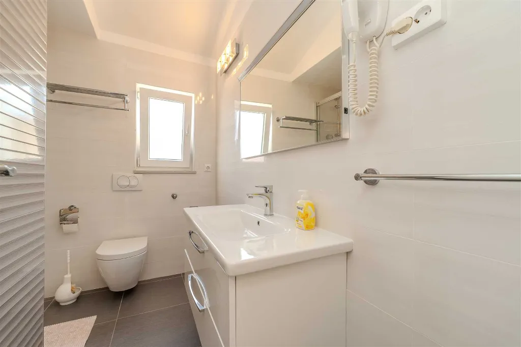 Privlaka Apartment with Sea View Balcony for 4