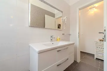 Privlaka Apartment with Sea View Balcony for 4