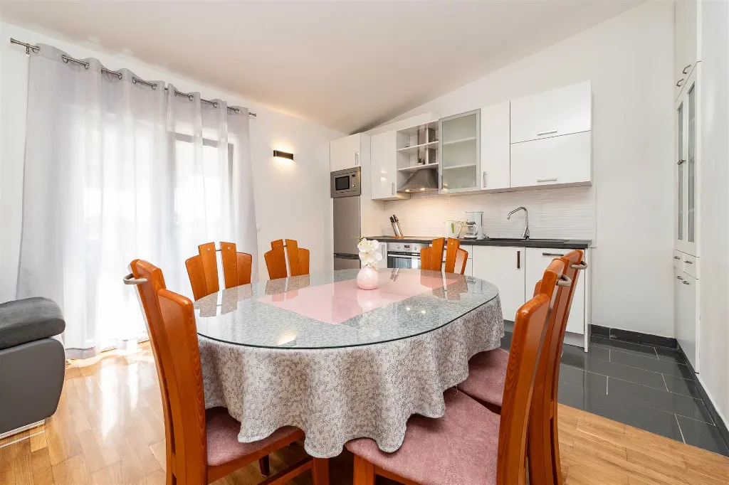 Privlaka Apartment with Sea View Balcony for 4