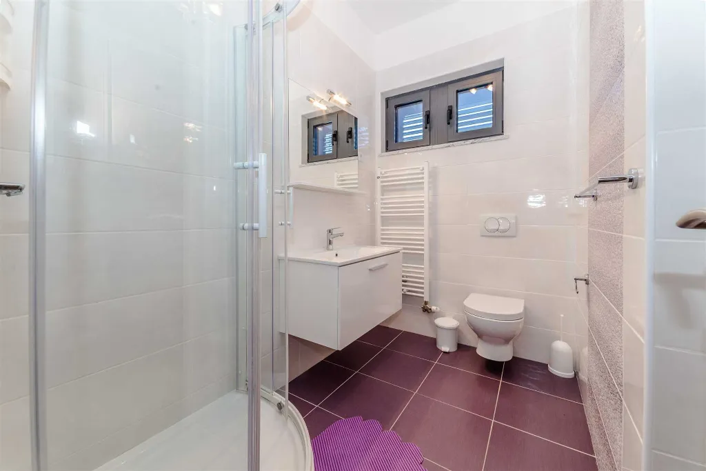 Privlaka Apartment for 2–4 with Balcony & Parking
