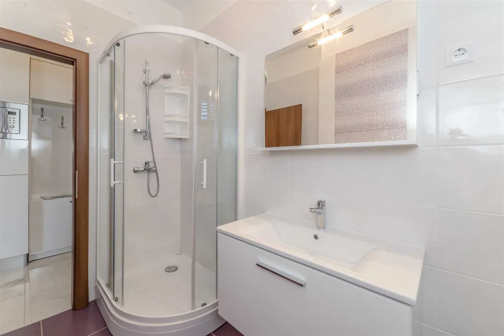 Privlaka Apartment for 2–4 with Balcony & Parking