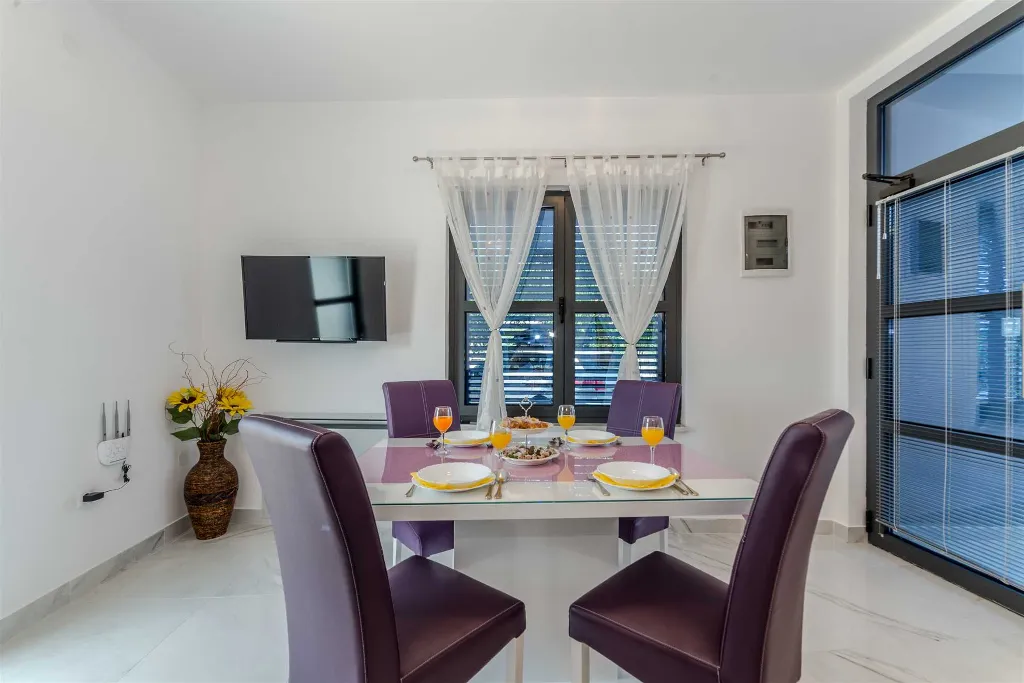 Privlaka Apartment for 2–4 with Balcony & Parking
