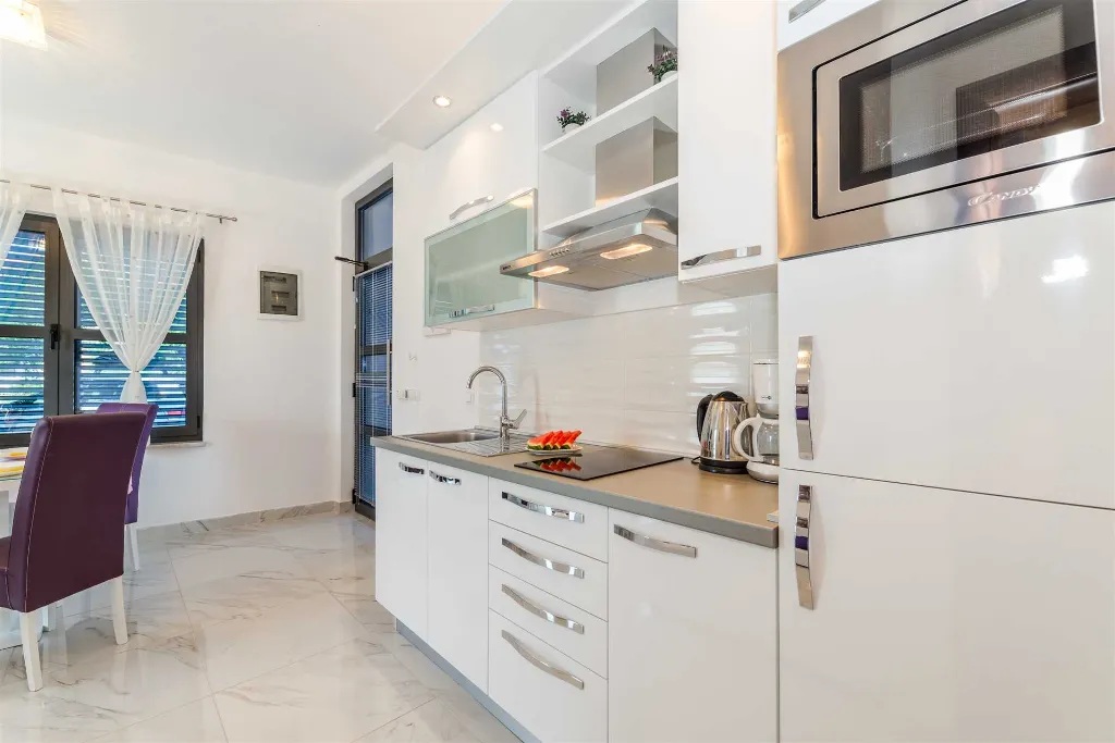 Privlaka Apartment for 2–4 with Balcony & Parking