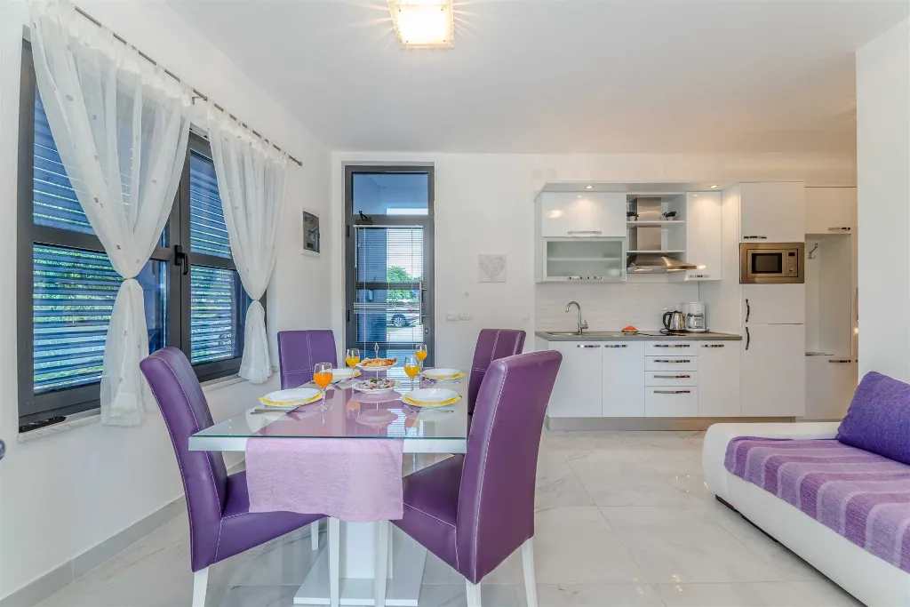 Privlaka Apartment for 2–4 with Balcony & Parking