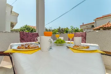 Privlaka Apartment for 2–4 with Balcony & Parking