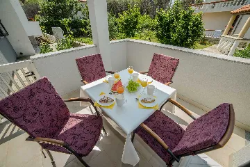 Privlaka Apartment for 2–4 with Balcony & Parking