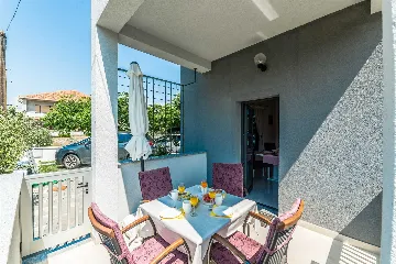 Privlaka Apartment for 2–4 with Balcony & Parking