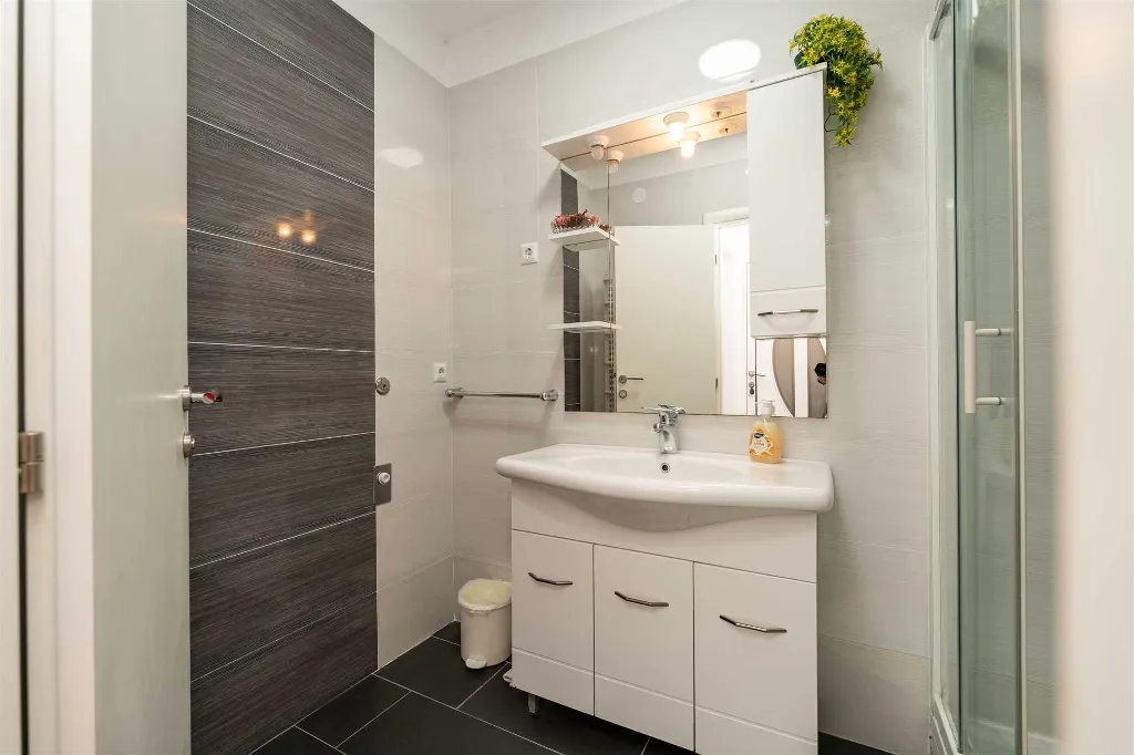 Privlaka Apartment for 2–4 with Sea-View Balcony
