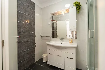 Privlaka Apartment for 2–4 with Sea-View Balcony