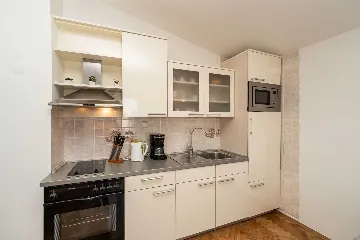 Privlaka Apartment for 2–4 with Sea-View Balcony