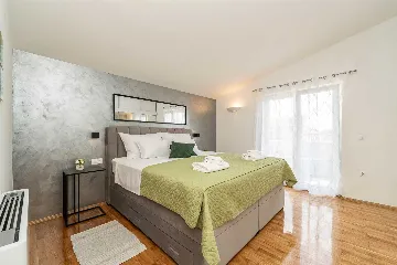 Privlaka Apartment for 2–4 with Sea-View Balcony