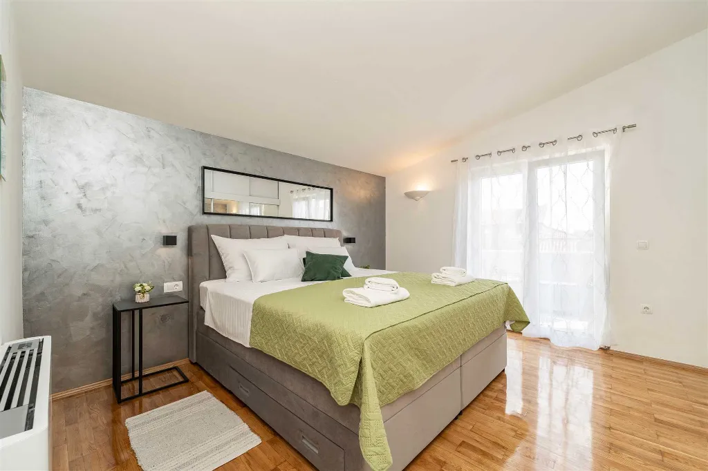 Privlaka Apartment for 2–4 with Sea-View Balcony
