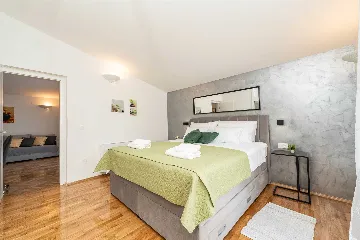 Privlaka Apartment for 2–4 with Sea-View Balcony