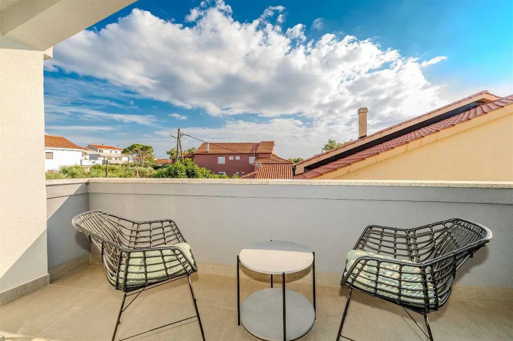 Privlaka Apartment for 2–4 with Sea-View Balcony