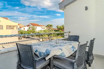 Privlaka Apartment for 2–4 with Sea-View Balcony