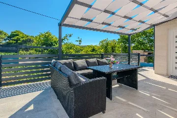 4-Bedroom Villa in Vir for up to 10 Guests