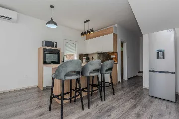 4-Bedroom Villa in Vir for up to 10 Guests