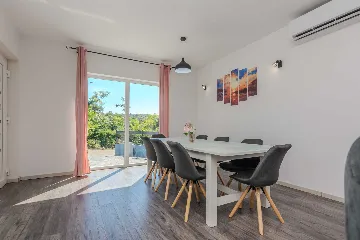 4-Bedroom Villa in Vir for up to 10 Guests