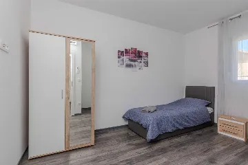 4-Bedroom Villa in Vir for up to 10 Guests