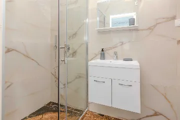 4-Bedroom Villa in Vir for up to 10 Guests