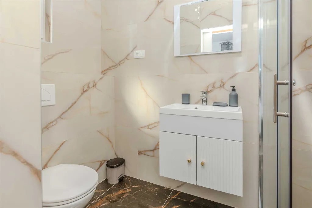 4-Bedroom Villa in Vir for up to 10 Guests