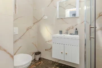 4-Bedroom Villa in Vir for up to 10 Guests