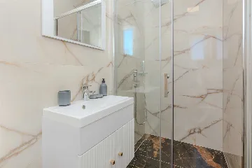 4-Bedroom Villa in Vir for up to 10 Guests